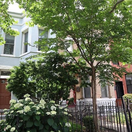 3-Bedroom House With Cute Patio Explore Dc On Foot Washington Eksteriør bilde