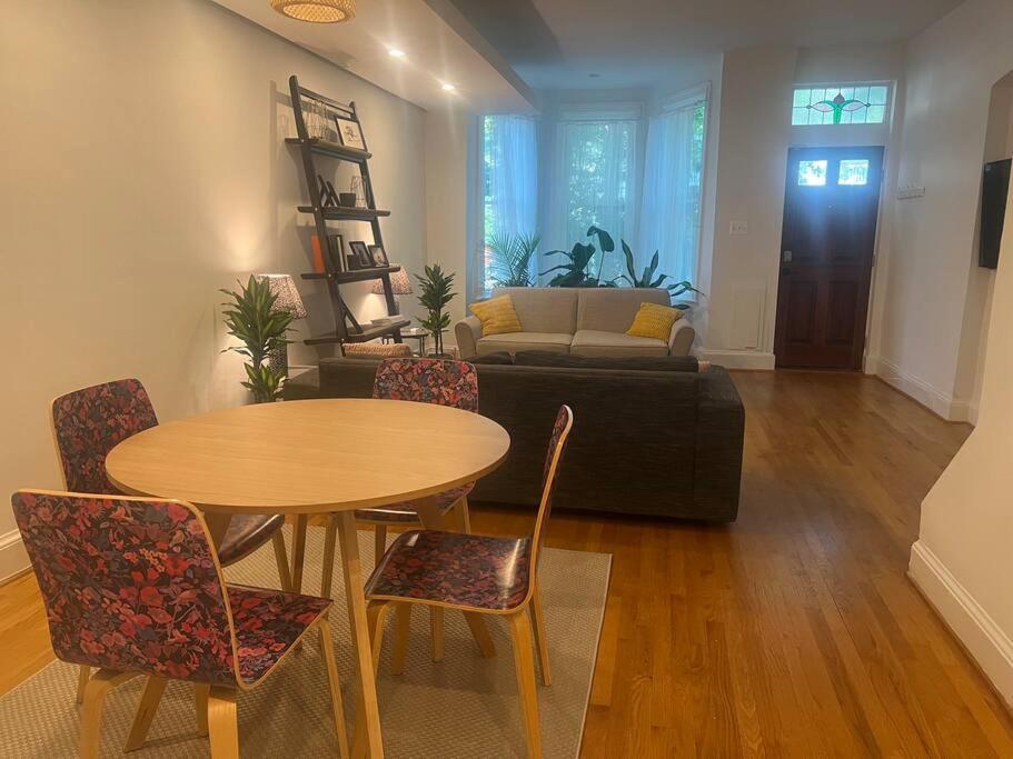 3-Bedroom House With Cute Patio Explore Dc On Foot Washington Eksteriør bilde