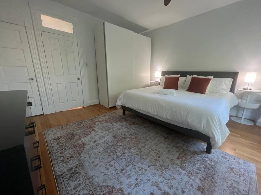 3-Bedroom House With Cute Patio Explore Dc On Foot Washington Eksteriør bilde