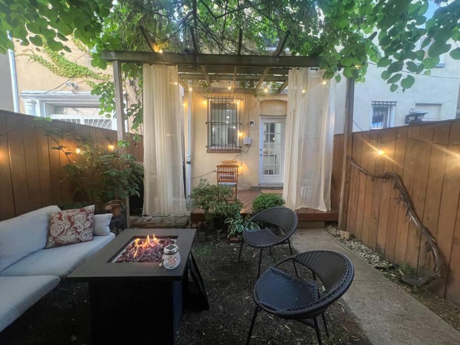 3-Bedroom House With Cute Patio Explore Dc On Foot Washington Eksteriør bilde