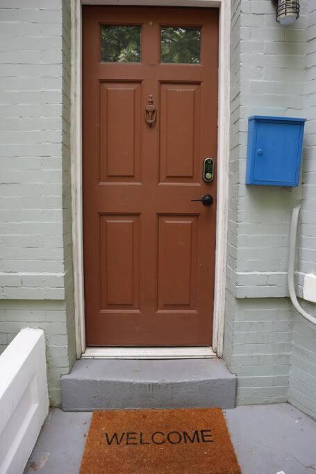 3-Bedroom House With Cute Patio Explore Dc On Foot Washington Eksteriør bilde