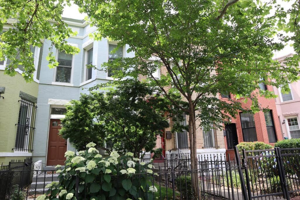 3-Bedroom House With Cute Patio Explore Dc On Foot Washington Eksteriør bilde