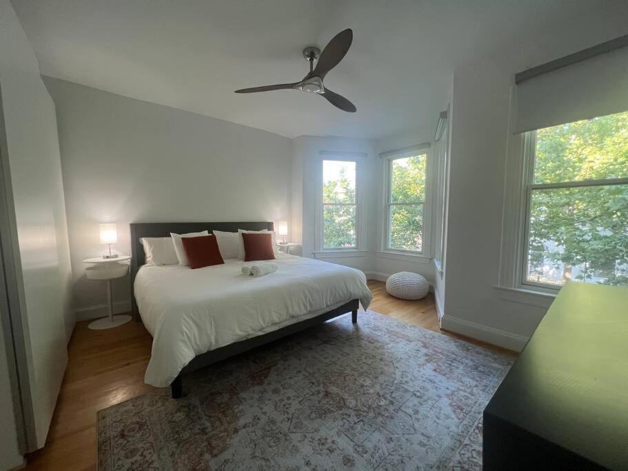 3-Bedroom House With Cute Patio Explore Dc On Foot Washington Eksteriør bilde