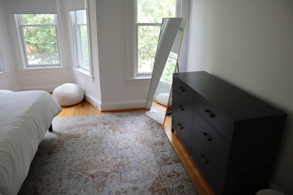 3-Bedroom House With Cute Patio Explore Dc On Foot Washington Eksteriør bilde